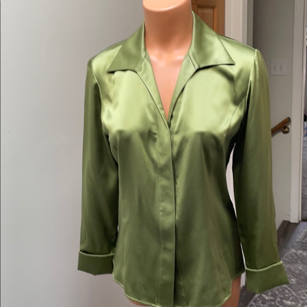 Spring Green silk blouse Lafayette 148 New York no tag special!